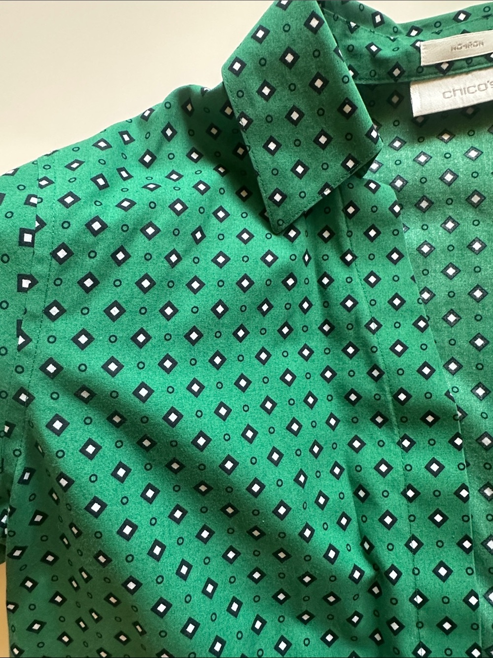 Chico's Kelly Green Printed Button-Down Shirt - Picture 3 of 5